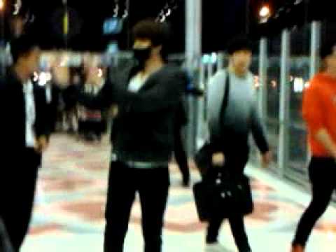 [Fancam]120320 kyuhyun at suvarnabhumi airport back to korea ^^