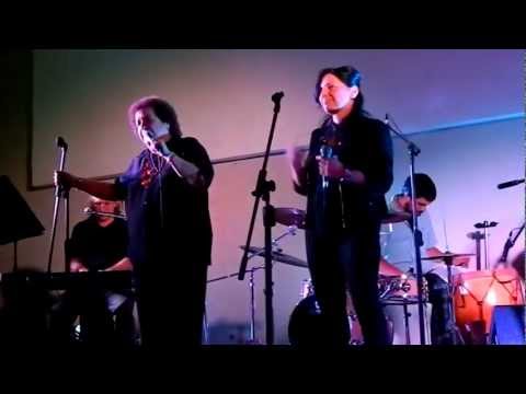 Marián Farías Gómez & Mavi Díaz - Zambita de allá