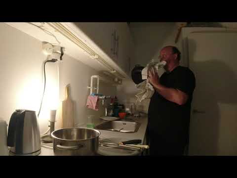 MongoTV_3437 - Danish Vlog - Del 1 - Mongo Madskole - Krebinet Med Ris og Bearnaise sovs