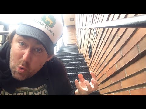 TDW 1062 - Fresh Friday at the Stairwell Of Doom