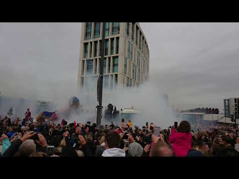 Liverpool's Dream 2018 Giant Spectacular Xolo and Little Girl leaving