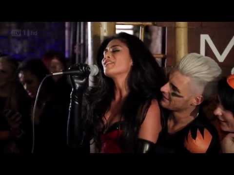 Nicole sings Happy Birthday to Rylan