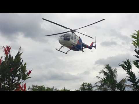 iseng di kandang macan... Nonton Heli jadul ngapung bro. Prikitiw !!!