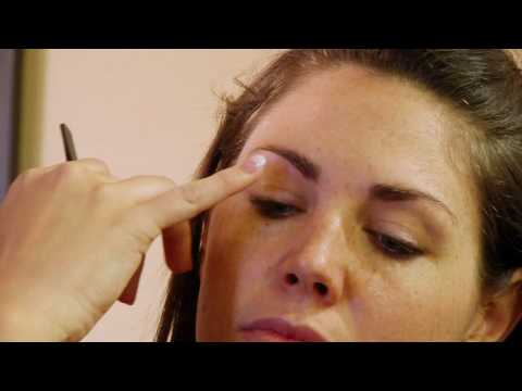 Beauty & Cosmetics : How to Tweeze Eyebrows