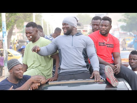 Vidéo : La caravane d’Eumeu Sene à Pikine avec Ama, Boy Niang, Sokh… Vidéo : La caravane d’Eumeu Sene à Pikine avec Ama, Boy Niang, Sokh…