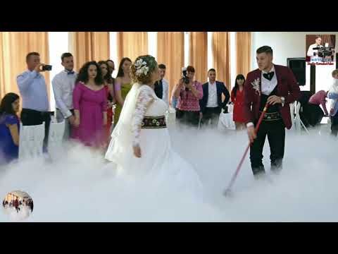 Deschiderea nunții Andreea și Cosmin -  Buzău - 12 iunie 2021, Coregrafie  mai deosebită, satirică.