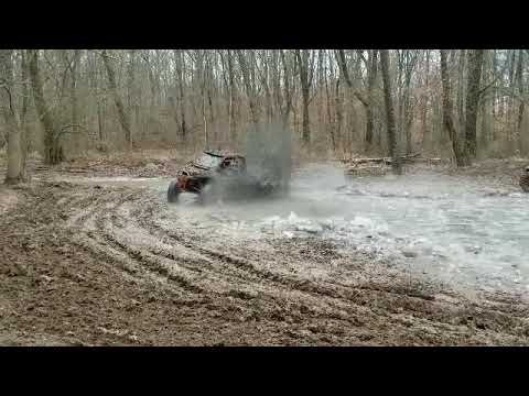 Lifted 2016 Polaris General 1000 on Maxxis Carnivores 32x10x14 & some friends mudding.