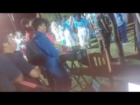 berty cantando en la ronda espiritual en barrio los milagros pampa del indio chaco 