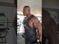 entrenamiento de bíceps con mancuerna
