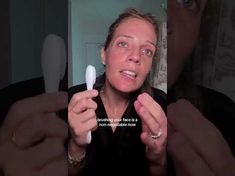 As if Dermappeal couldn’t get any better, I now got the brush from Skinn Cosmetics and I will never