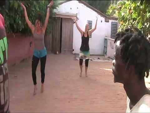 Hamana dancers learning doundounba