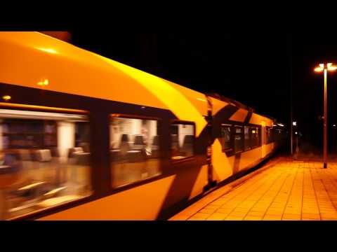 Meridian nachts bei der Ausfahrt Bahnhof Holzkirchen