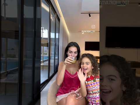 Georgina 👰 with cute children's 💜 makeup ☕🥃 #georgia #georgina #georginarodriguez