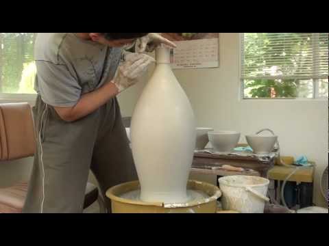 106. Throwing a Large & Tall Porcelain Vase / Bottle with Hsin-Chuen Lin