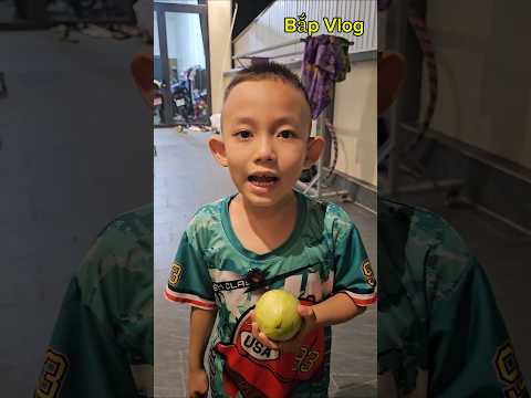 Cho thằn lằn ăn # #haihuoc #shortvideo