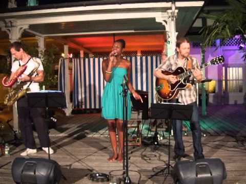 Valerie / LUMBAGO & Alina Amuri