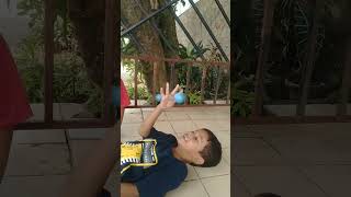 Download lagu gokil banget bocil ini tiduran sambil main lato lato mp3