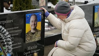 Region Kyjiw trauert über vier Jahre Krieg, im Osten toben weiter schwere Kämpfe