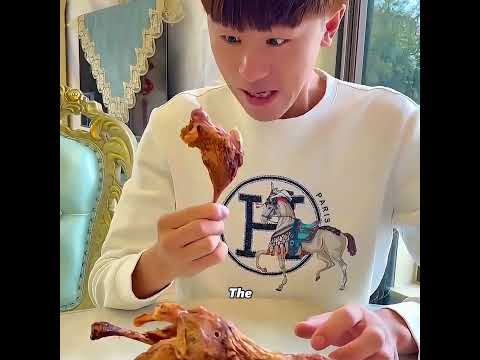 The dog always lends a helping hand in critical moments #pets #cute #funny #shorts