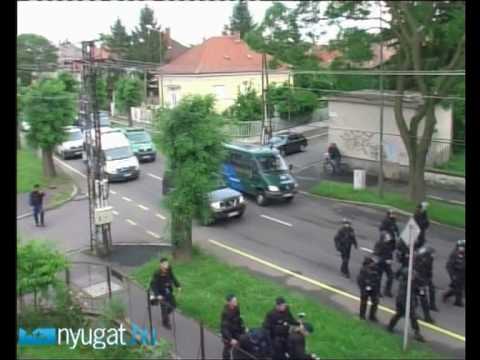 ZTE szurkolók felvezetése Szombathelyen a Haladás bronzmeccse előtt - nyugat.hu