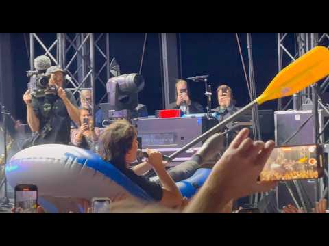 Amby Rows a Dinghy (while he Sing-y) 🚣 - Let Me Mend the Past @ The Gorge