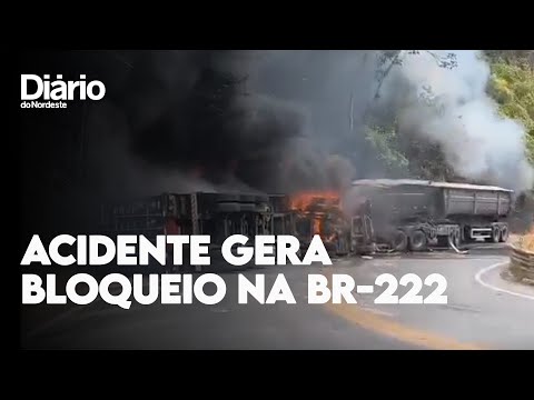 Fogo e explosões: Colisão de caminhões bloqueia trecho da BR-222, no CE