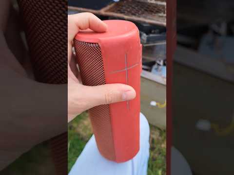 Logitech UE MEGABOOM  gasită la fier vechi