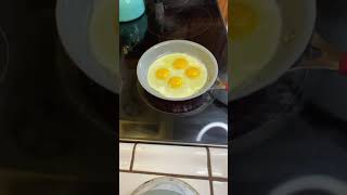 How to Make the perfect Over Easy Eggs!  Includes the 4 Egg flip (Original Sound)