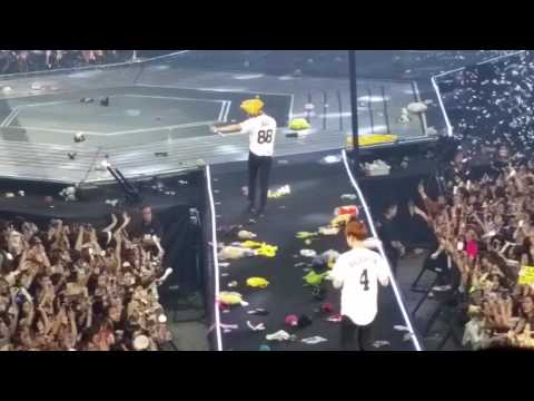 170402 EXO'rDIUM in Singapore Angel