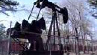 preview picture of video 'Continental Emsco Pumpjack In White Oak Texas 2007'