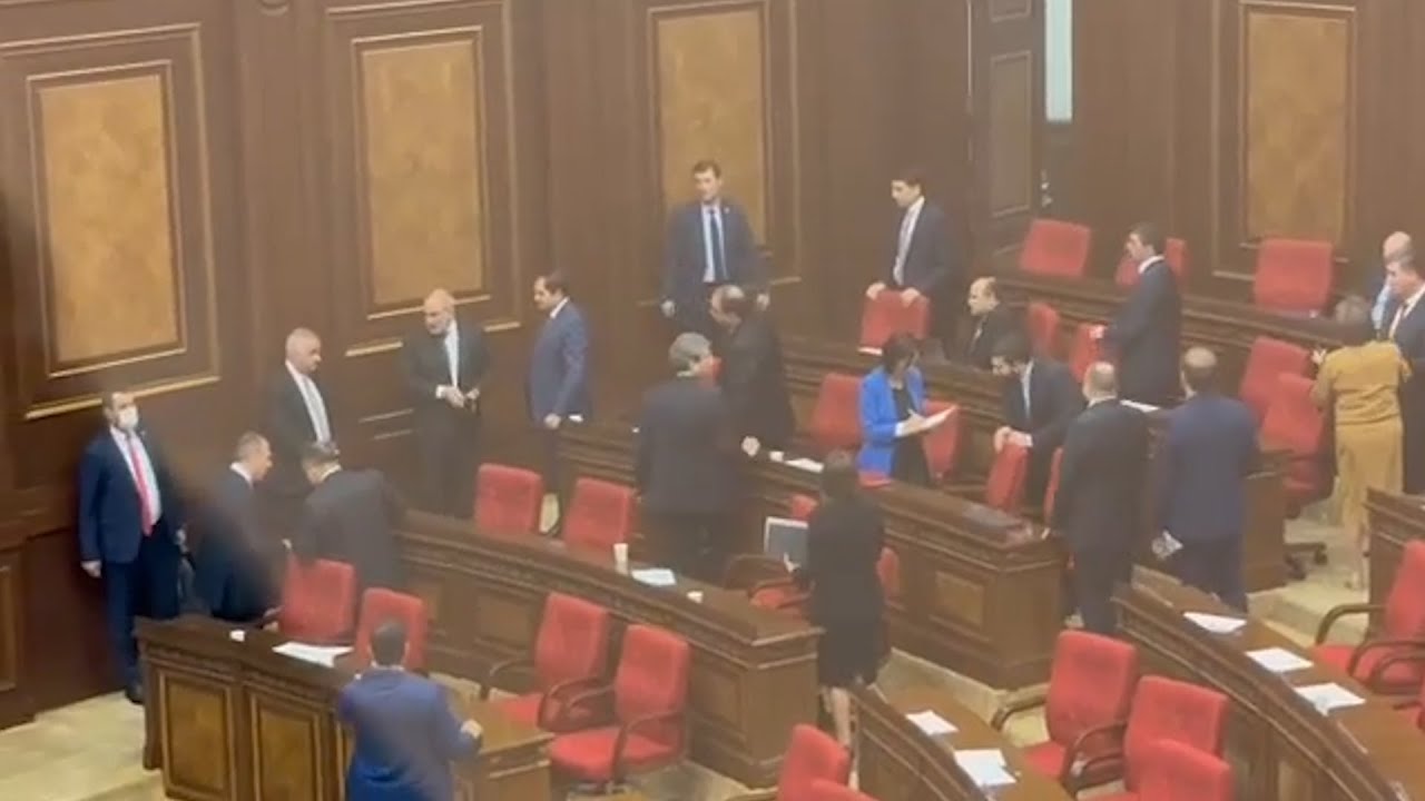 Փաշինյանը զայրացավ թիմակիցների վրա, Ալեն Սիմոնյանը բան է ապացուցում