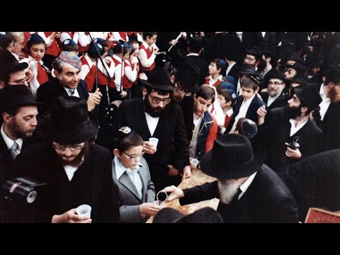 Children's Choir at Kos Shel Bracha | Motzei Simchas Torah, 5742