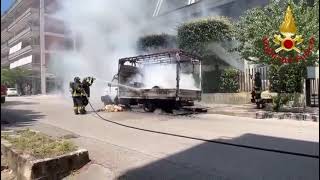 autocarro-in-fiamme-ad-avellino-l-intervento-dei-vigili-del-fuoco