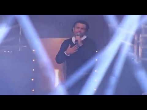 عايش معاك حفله استاد القاهره 2012