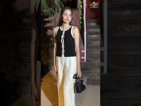 Banita Sandhu Spotted in Bandra! 🍽️🔥 | Exclusive Dinner Glam Look! #BanitaSandhu #BollywoodGossip