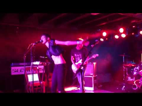 Vuvuvultures - Stay Still