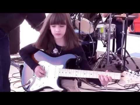 Lorena Braco (9 anos) & The Mouth Bell's - Atlantis - The Shadows