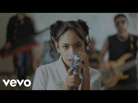 Perro Callejero - Con Tan Pocos Años ft. Polet Arias [Video Oficial]