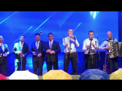 Ansambel Petka & Slovenski oktet-Zvezde na nebu žare (v živo)