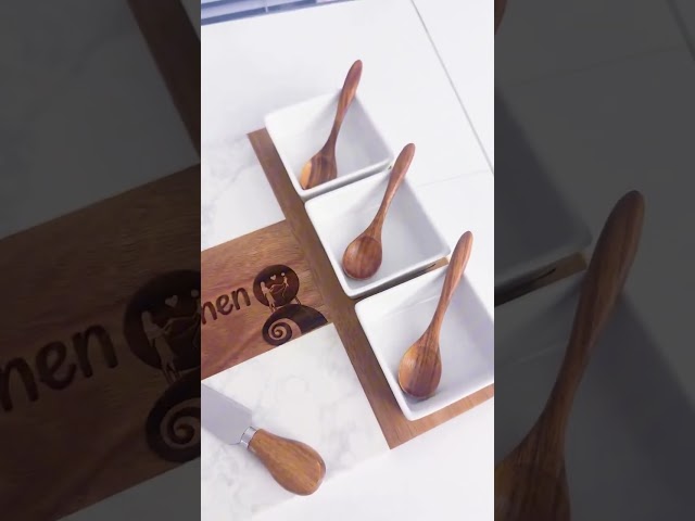 Vídeo relacionado con regalo grabado - 100 Llaveros Personalizados | Madera de Haya Natural | Ideal para Bodas, Comuniones y Bautizos | Grabado Rápido e Imborrable | Texto Personalizado hasta 3 Líneas | Unidades (100)