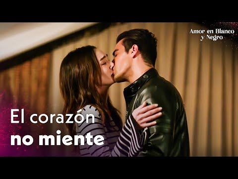 ¡El corazón de Aslı late con el nombre de Ferhat! ❤️- Siyah Beyaz Aşk | Mejores Escenas