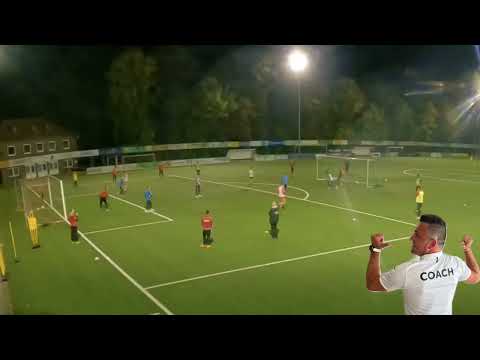 Fussballtraining: Spielform - 4 gegen 4 mit 4 Anspielmöglichkeiten