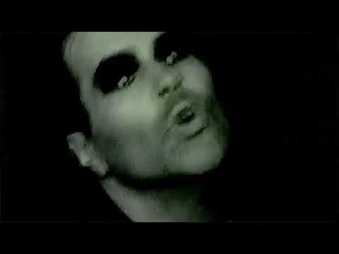 High School Sucks (so kiss me) - OFFICIAL MUSIC VIDEO