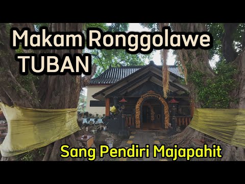 It Turns Out There's the Original Tomb of Ronggolawe Tuban Here - In the Middle of the City!!!