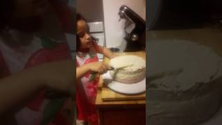 Sayuri making the cake(1)