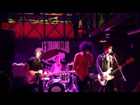 Thee Eviltones - No Love @ La Iguana Club