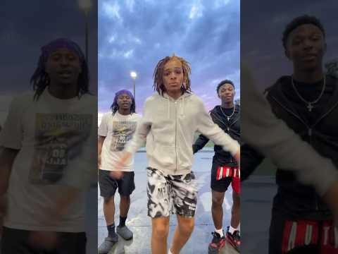 ladies booty bounce 💕 (FOLLOW @drewjeeezy ​⁠ FOR MORE BANGERS❤️‍🔥)#locs #dance #trendingshorts