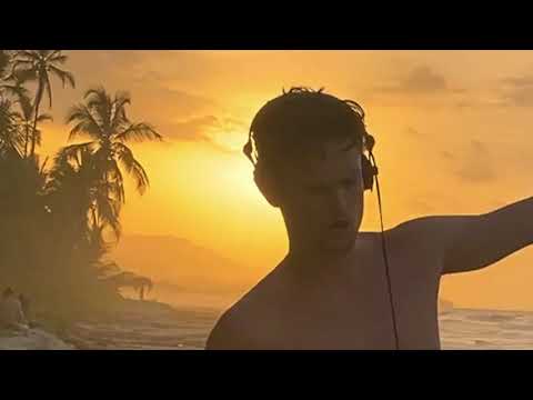 The Flexican - Stuck In Paradise S01E03