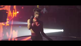 412020 GIRLS ON DECKS