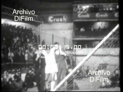 DiFilm - Agresion al jugador de Milan Nestor Combin (1969)